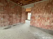 Casa la rosu in zona Valea Ghinzii, cu 900 mp de teren intra 