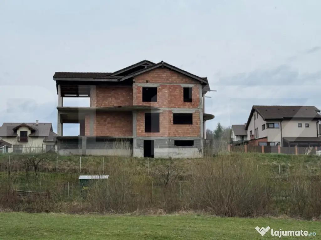 Casa la rosu in zona Valea Ghinzii, cu 900 mp de teren intra