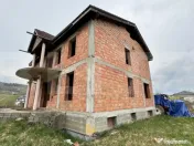 Casa la rosu in zona Valea Ghinzii, cu 900 mp de teren intra 