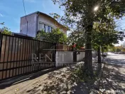 Casa Strada Muntii Carpati, 3 camere, curte proprie 