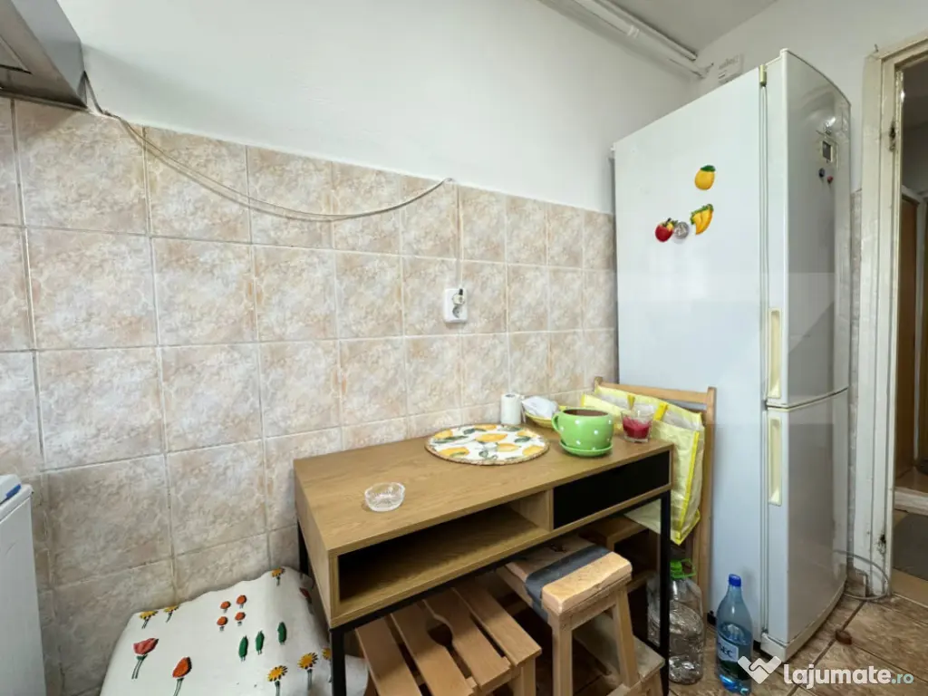 Apartament cu 3 camere, decomandat, zona Progresu, între Ga