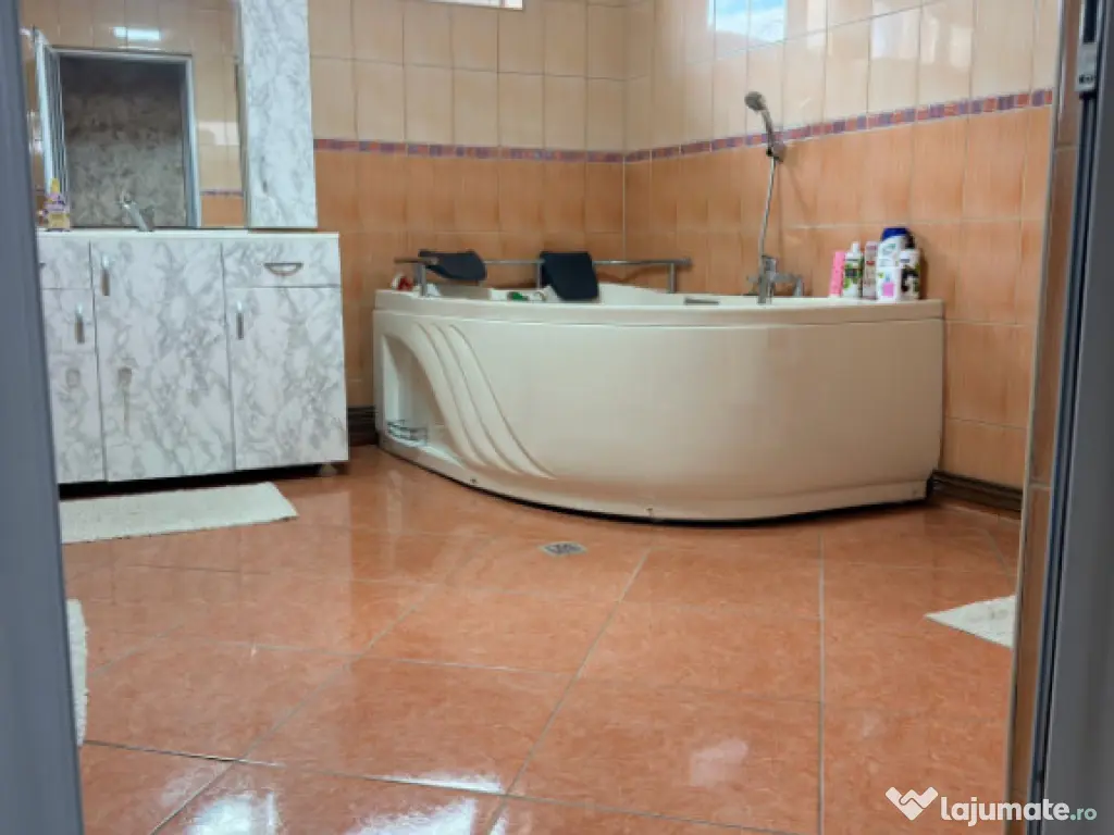 Casă de închiriat, 150 mp, zona Democrației