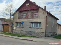 Casă cu etaj , curte proprie