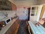 Casă cu etaj , curte proprie 