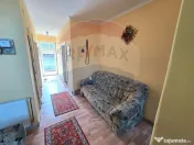 Casă cu etaj , curte proprie 