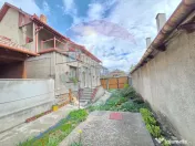 Casă cu etaj , curte proprie 