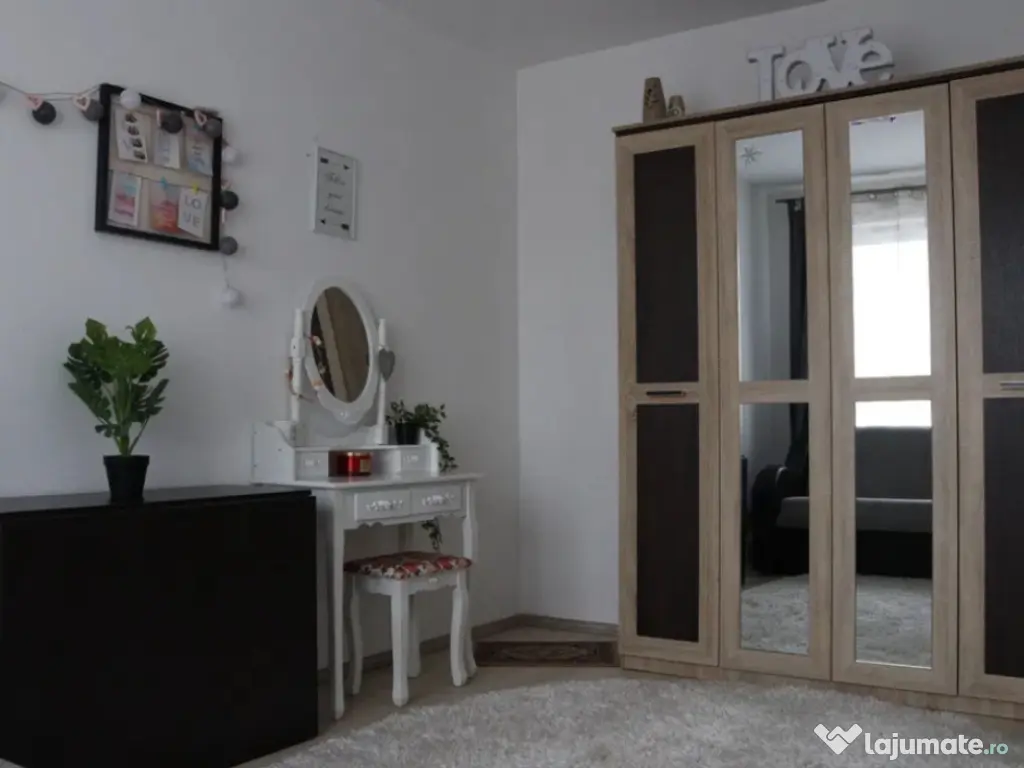 Apartament cu 2 camere, decomandat - zona Avantgarden