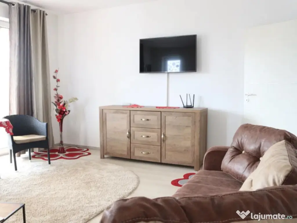 Apartament cu 2 camere, decomandat - zona Avantgarden