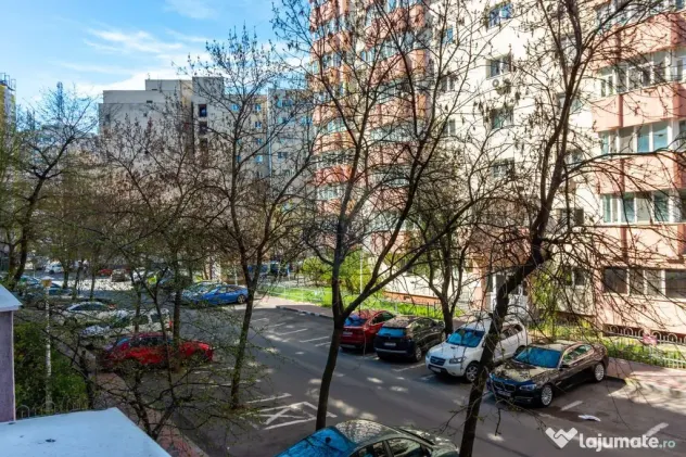 Apartament cu 3 camere de vânzare în zona Nerva Traian ...