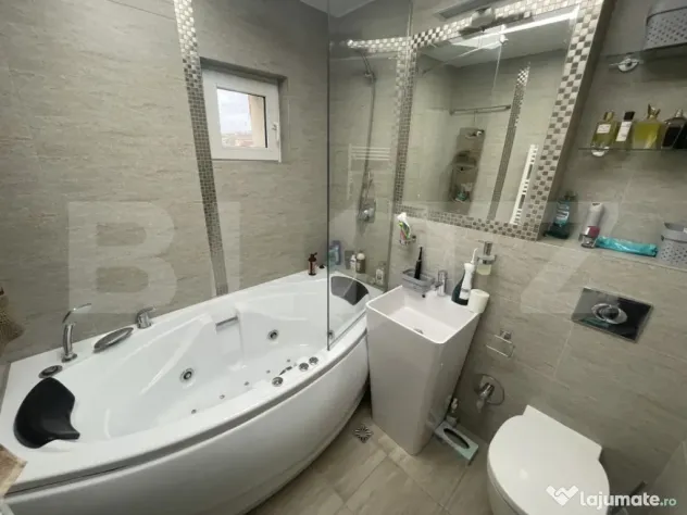 Apartament cu 3 camere, zona centrala