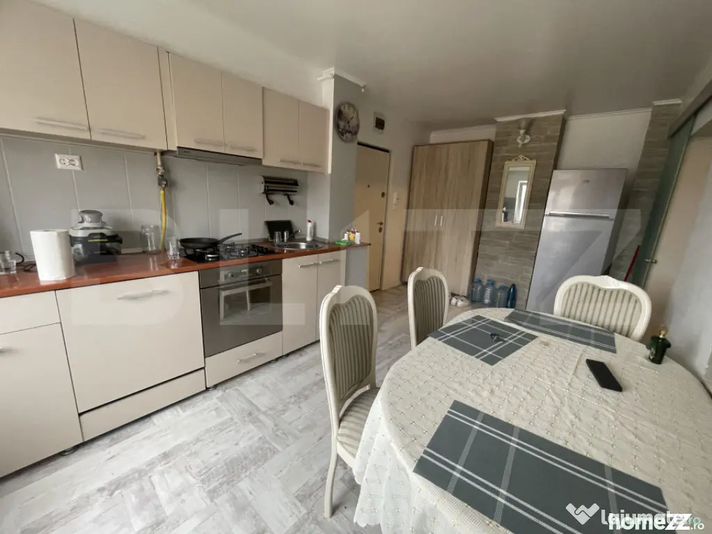 Apartament cu 3 camere, zona centrala