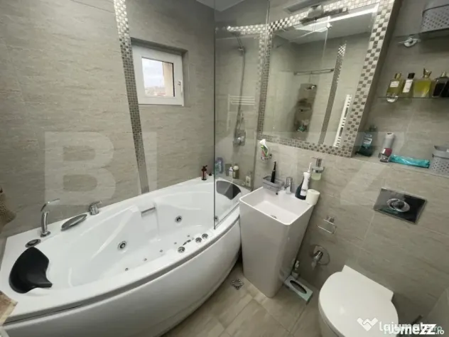 Apartament cu 3 camere, zona centrala