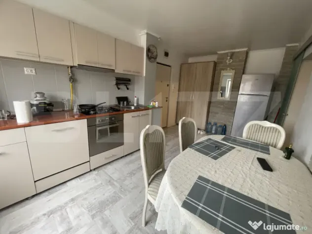 Apartament cu 3 camere, zona centrala