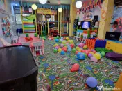 Se vand articole folosite la un loc de joaca pentru copii 