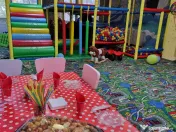 Se vand articole folosite la un loc de joaca pentru copii 