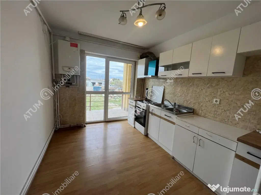 Apartament cu 3 camere si balcon la etajul 1 zona Trei Steja