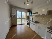 Apartament cu 3 camere si balcon la etajul 1 zona Trei Steja 