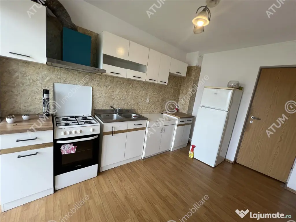 Apartament cu 3 camere si balcon la etajul 1 zona Trei Steja