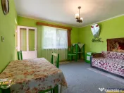 FILM! Pe 1.200mp teren rezidenta cu gradina inflorata,aproap 