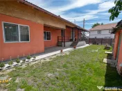 FILM! Pe 1.200mp teren rezidenta cu gradina inflorata,aproap 