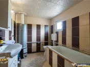 FILM! Pe 1.200mp teren rezidenta cu gradina inflorata,aproap 