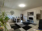 FILM! Pe 1.200mp teren rezidenta cu gradina inflorata,aproap 