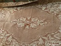 Cuvertura bumbac noua,in doua culori,cu doua fete si franjuri. 