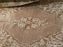 Cuvertura bumbac noua,in doua culori,cu doua fete si franjuri.