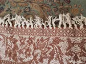 Cuvertura bumbac noua,in doua culori,cu doua fete si franjuri. 