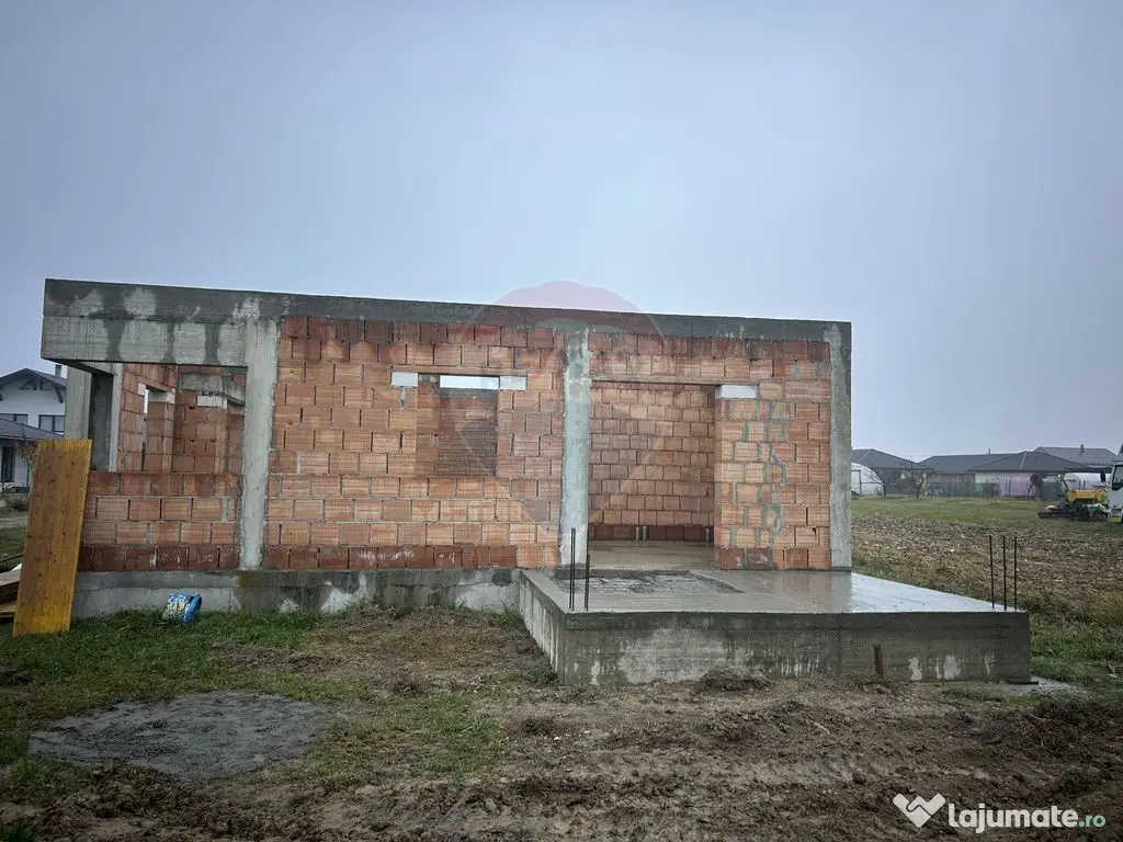 OCAZIE. Casă cu 4 camere de vânzare la rosu in Mocira.