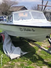 Vînd barcă Delfin lungime 3,8m cu motor Yamaha 20cp 