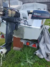 Vînd barcă Delfin lungime 3,8m cu motor Yamaha 20cp 