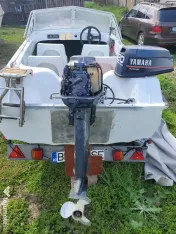 Vînd barcă Delfin lungime 3,8m cu motor Yamaha 20cp 