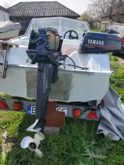 Vînd barcă Delfin lungime 3,8m cu motor Yamaha 20cp 