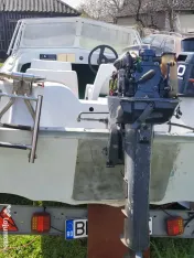 Vînd barcă Delfin lungime 3,8m cu motor Yamaha 20cp 