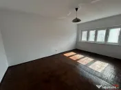 Apartament cu 2 camere de , etaj 4, zona Sud 