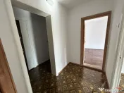 Apartament cu 2 camere de , etaj 4, zona Sud 