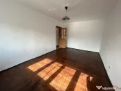 Apartament cu 2 camere de , etaj 4, zona Sud 