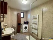 Refugiu pretios:jacuzzi, lemn masiv,2.000 mp teren,4 dormito 