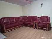 Vand colțar format din canapea extensibila si fotoliu, în stare excelenta. 