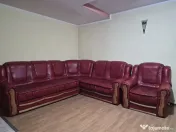 Vand colțar format din canapea extensibila si fotoliu, în stare excelenta. 