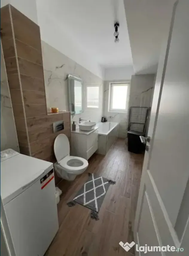 Apartament 3 camere, decomandat - zona Tractorul