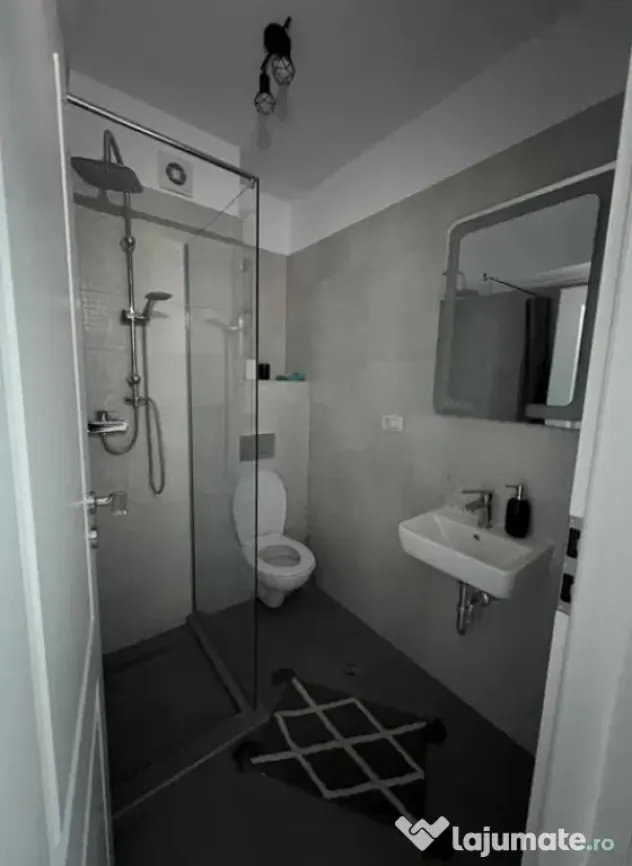 Apartament 3 camere, decomandat - zona Tractorul