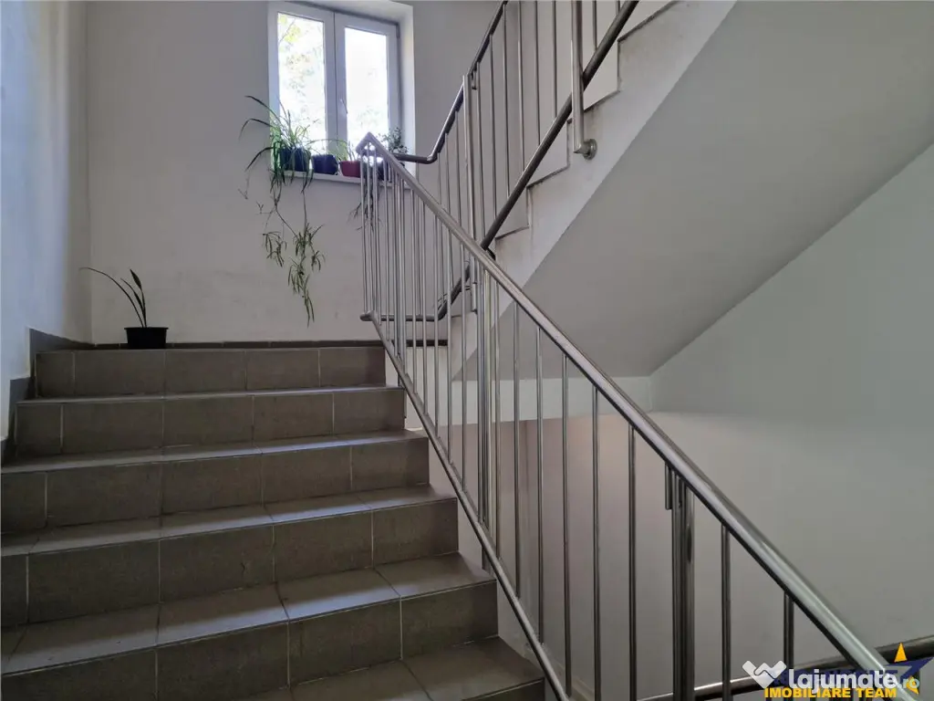 Tur 3D! Decomandat si ergonomic configurat, Semicentral, Bra