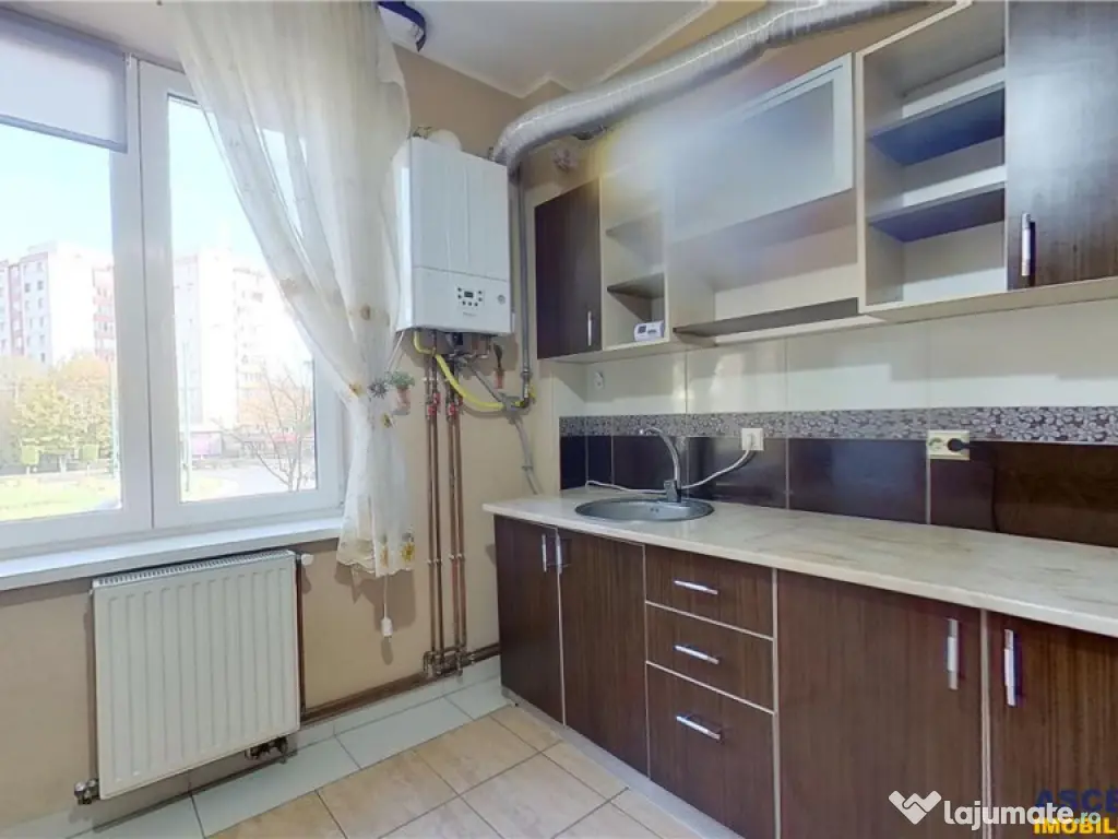 Tur 3D! Decomandat si ergonomic configurat, Semicentral, Bra