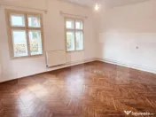 Casă tradițională în centrul orasului, potential ridicat 