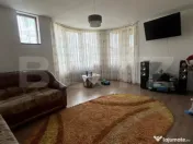 Casă de vânzare – spațioasă, cu curte ideală pentru o 