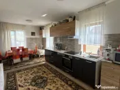 Casă de vânzare – spațioasă, cu curte ideală pentru o 