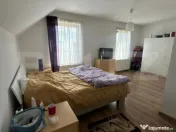 Casă de vânzare – spațioasă, cu curte ideală pentru o 