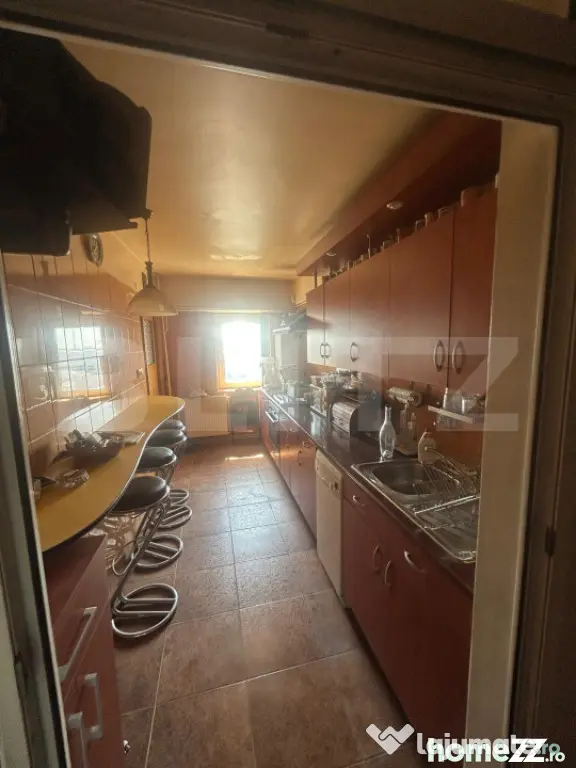 Apartament 4 camere, 84 mp, toate utilitatile, etaj 8/8, zon